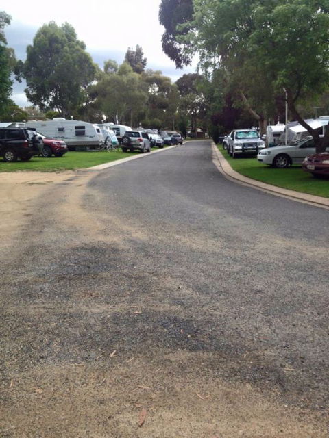 Young Caravan Tourist Park - Caravan Park Accommodation 3