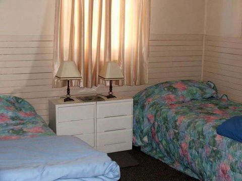 CASS Cottage - Caravan Park Accommodation 2