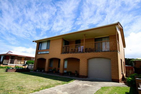 Fensom's Holiday Home - Tourism Bookings 22