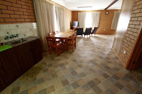 Fensom's Holiday Home - Tourism Bookings 23