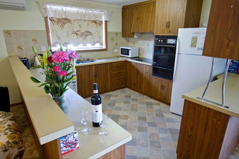 Fensom's Holiday Home - Tourism Bookings 24