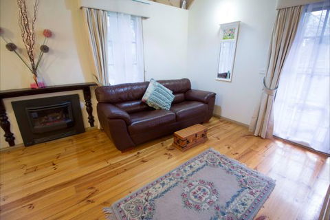Olinda Country Cottages - Caravan Park Accommodation 1