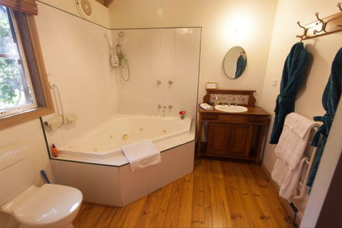 Olinda Country Cottages - Caravan Park Accommodation 3