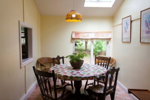 Olinda Country Cottages - Caravan Park Accommodation 6