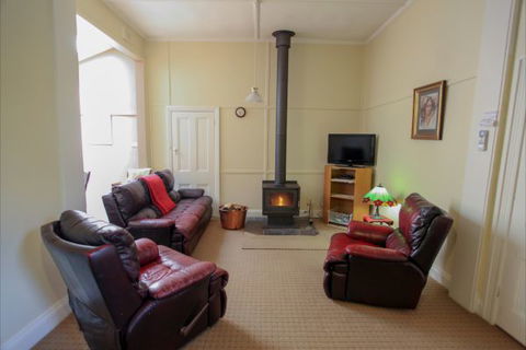 Olinda Country Cottages - Caravan Park Accommodation 7