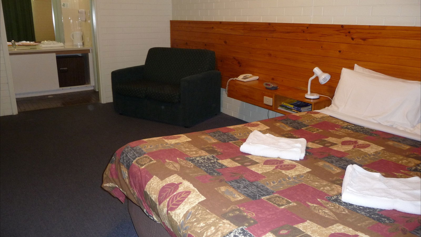 Barossa Motor Lodge Logo and Images
