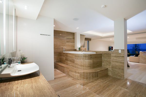 Oceans 74 - An Elite Holiday Home Logo and Images