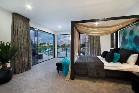 Oceans 74 - An Elite Holiday Home - Caravan Park Accommodation 22