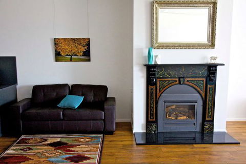 Penguin Beachfront Apartments - Victoria Tourism 4