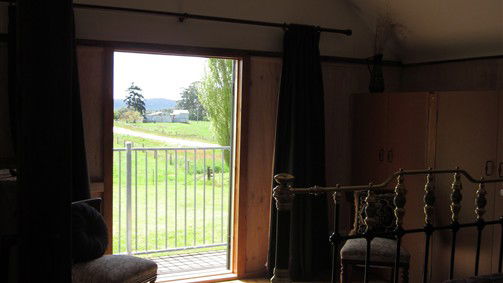 Glenmore Springs Accommodation Logo and Images