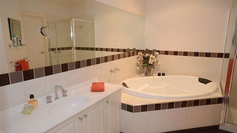 DeLuca - Caravan Park Accommodation 1