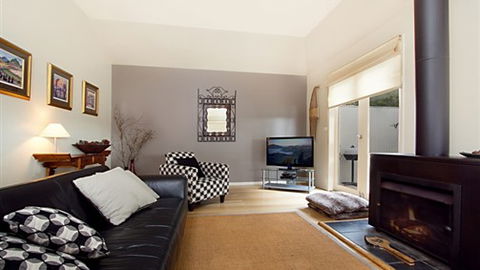 Lake Como Villa & Studio - Daylesford - Tourism Listing 0