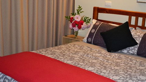 Creekside Holiday Home Rental - Caravan Park Accommodation 2