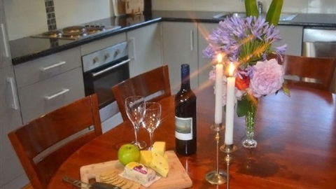 Creekside Holiday Home Rental - Caravan Park Accommodation 1