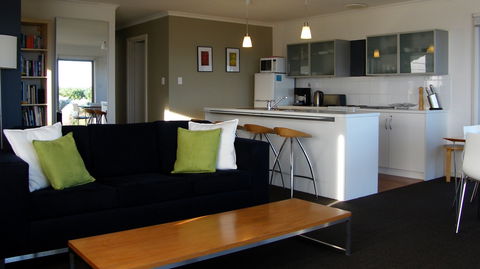 Coorong Waterfront Retreat - Tourism Bookings WA 3
