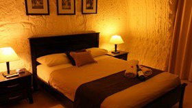 Underground Bed And Breakfast - Victoria Tourism 8