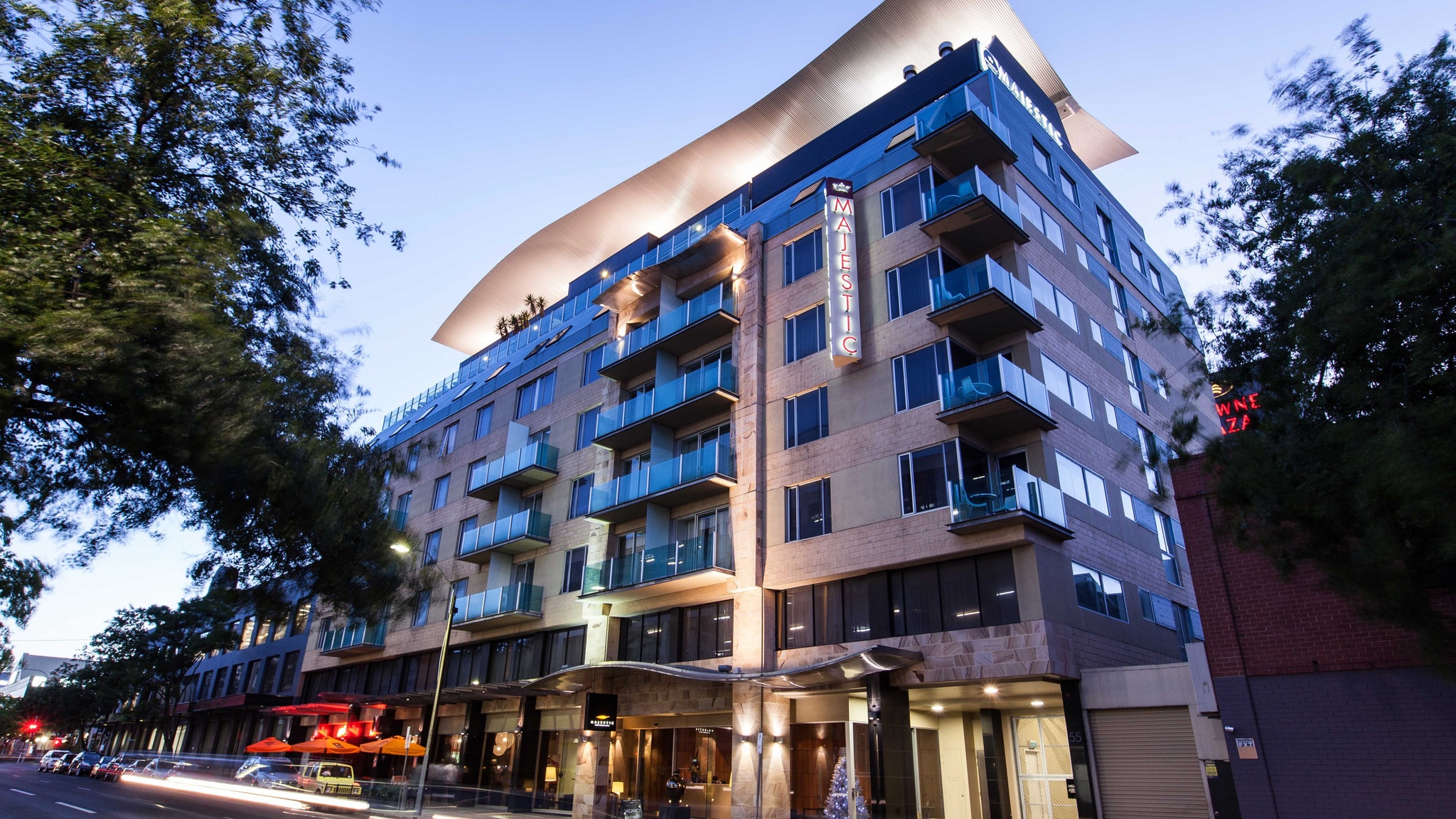 Majestic Roof Garden Hotel - thumb 1