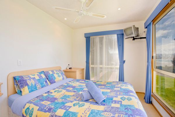 Marengo Holiday Park Logo and Images