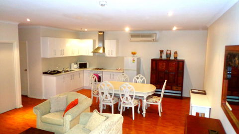 Regency Apartments - Victoria Tourism 4