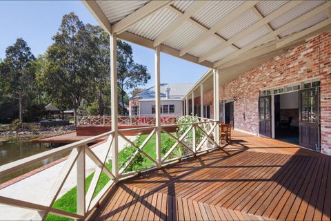 Mercure Ballarat Hotel And Convention Centre - Car Rental 1