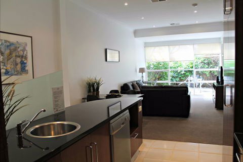 ADELAIDE DRESSCIRCLE APARTMENTS - THE PALMS APARTMENTS KENT TOWN - Tourism Listing 8