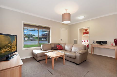 Hamilton Accommodation - Tourism Bookings WA 0