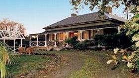 Adelaide Hills Oakfield Inn Logo and Images