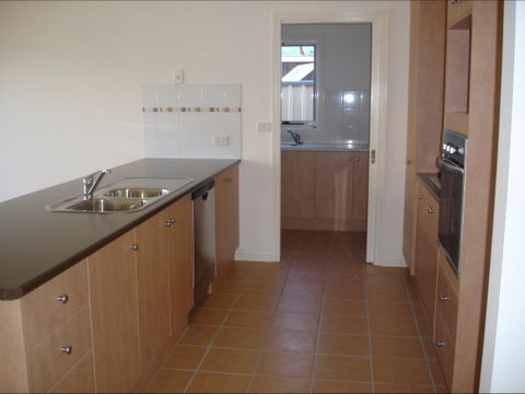 Shamore Apartments - Eleventh Street - Caravan Park Accommodation 2