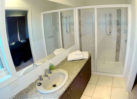 Shamore Apartments - Eleventh Street - Caravan Park Accommodation 9