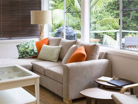 Admiralty Apartments - Car Rental 2