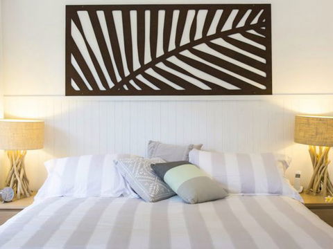 Admiralty Apartments - Car Rental 3