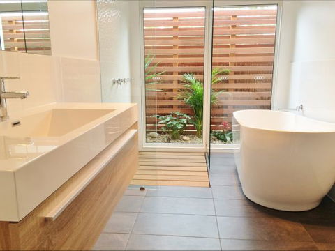 All Decked Out: Lake Conjola - Caravan Park Accommodation 1