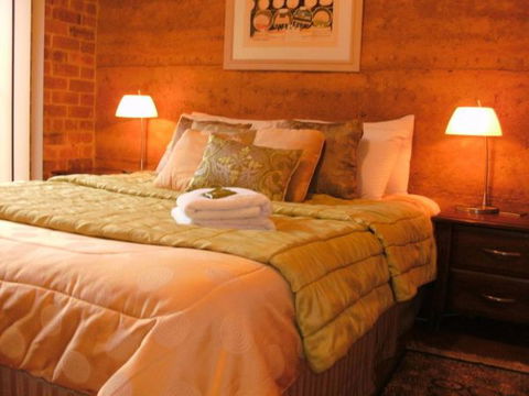 Forest Retreat Bed And Breakfast - Car Rental 0