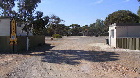 Woomera Traveller's Village And Caravan Park - Victoria Tourism 0