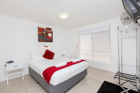 Mildura Holiday Villas - Caravan Park Accommodation 1
