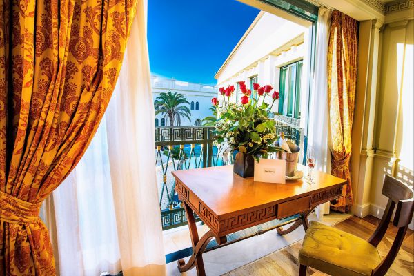 Palazzo Versace Gold Coast Logo and Images