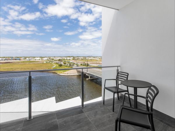 Best Western Plus Lake Kawana Hotel Logo and Images