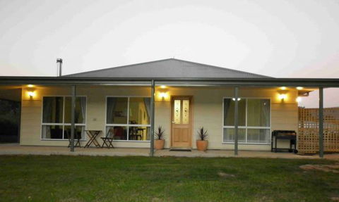Brookfield Guesthouse - Caravan Park Accommodation 1