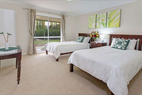Brookfield Guesthouse - Caravan Park Accommodation 4