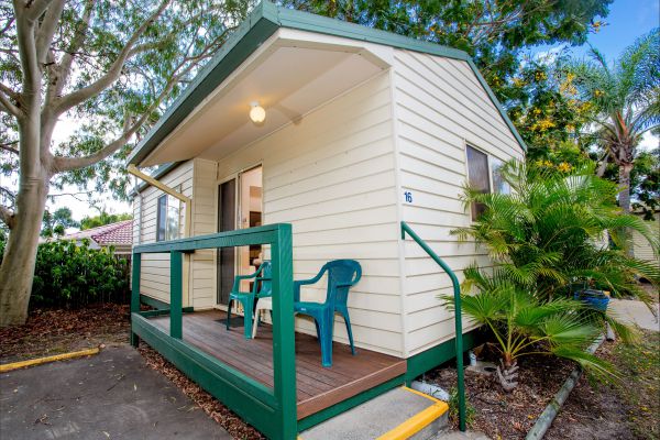 Discovery Parks - Hervey Bay Logo and Images