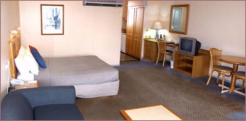 Federation Motor Inn Young - Tourism Listing 1