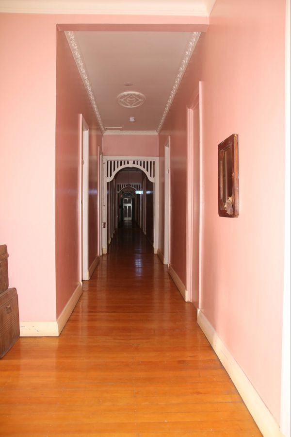 Hotel Corones Charleville Logo and Images
