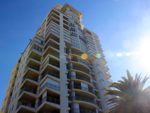 Indigo Blue Beachfront Holiday Apartments - Caravan Park Accommodation 1