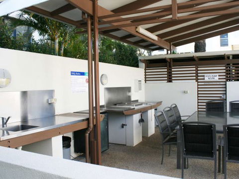 Indigo Blue Beachfront Holiday Apartments - Caravan Park Accommodation 6