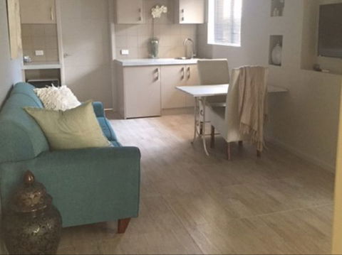 Kindred Studio Apartments - Car Rental 0
