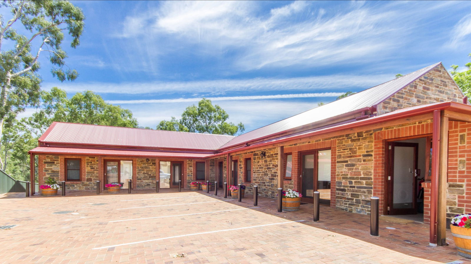 Birdwood Motel Logo and Images