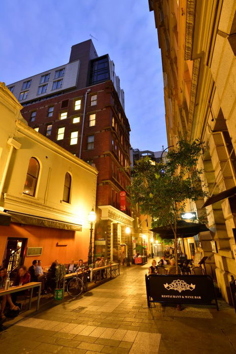 Metro Apartments On Bank Place - Victoria Tourism 7