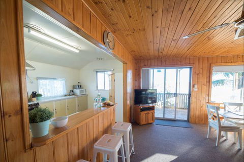 Mundic Waterfront Cottages - Tourism Bookings WA 4