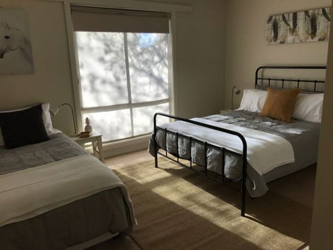 Townhouse On Deas - Caravan Park Accommodation 3