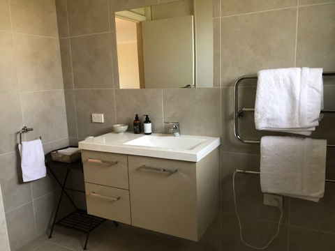 Townhouse On Deas - Caravan Park Accommodation 4
